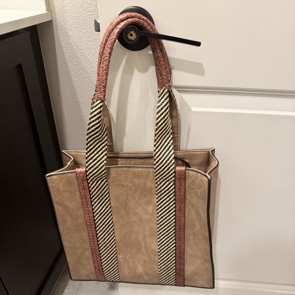 Gorgeous shoulder bag!